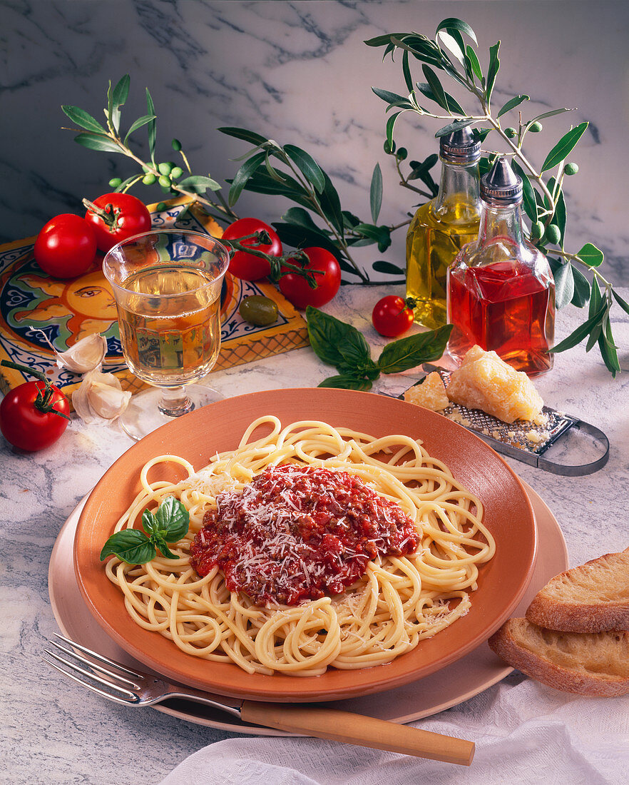 Spaghetti alla bolognese (Nudeln mit Fleischsauce)