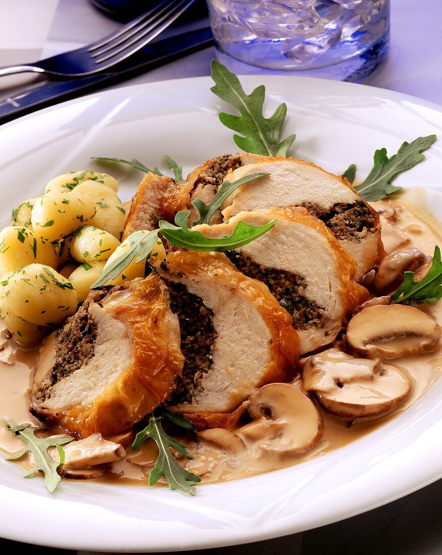 Stuffed chicken breast with mushroom sauce and rocket