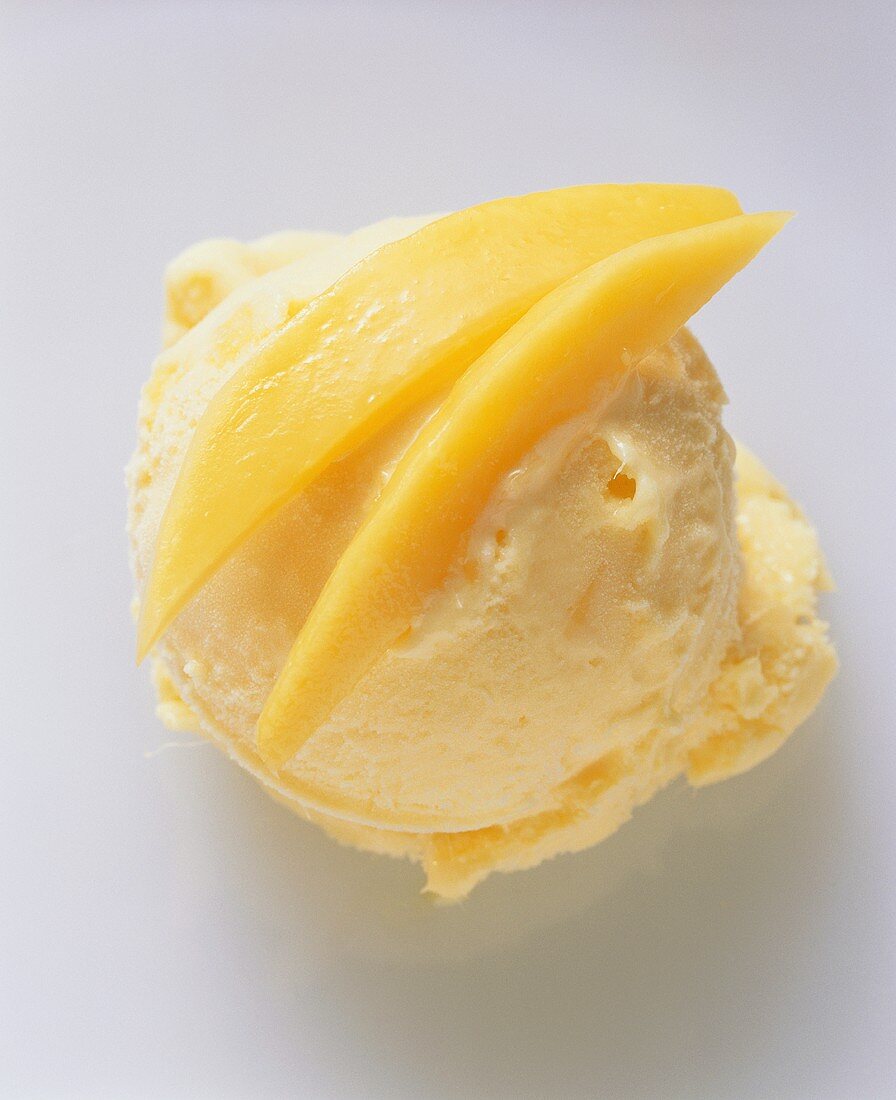 Mango ice cream (individual scoops) with mango slices