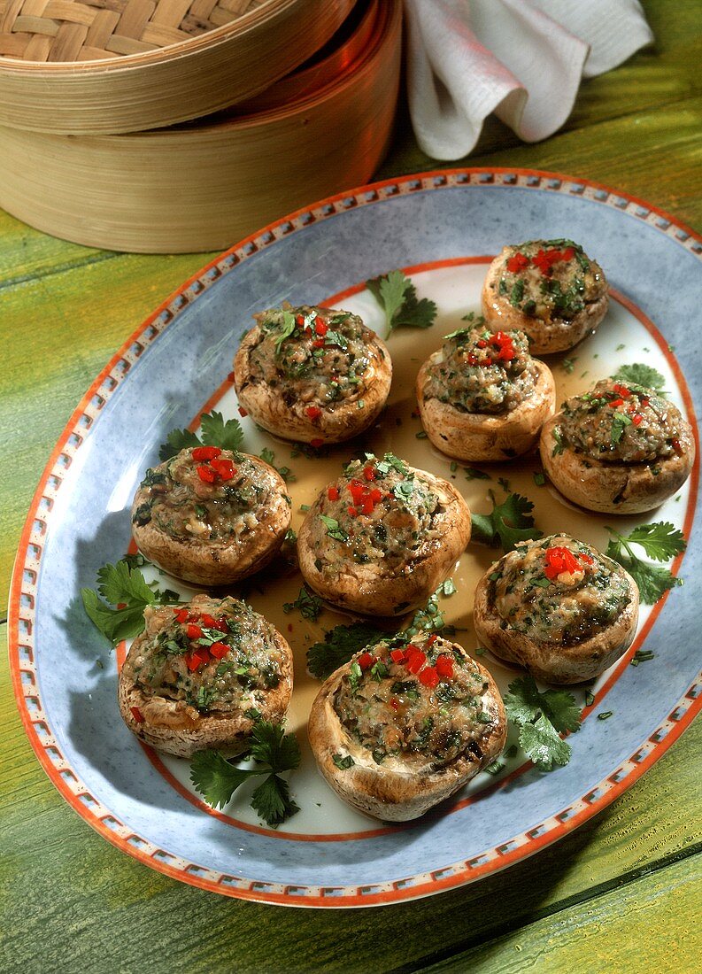 Riesenchampignons mit Garnelen-Hack-Füllung & Koriander