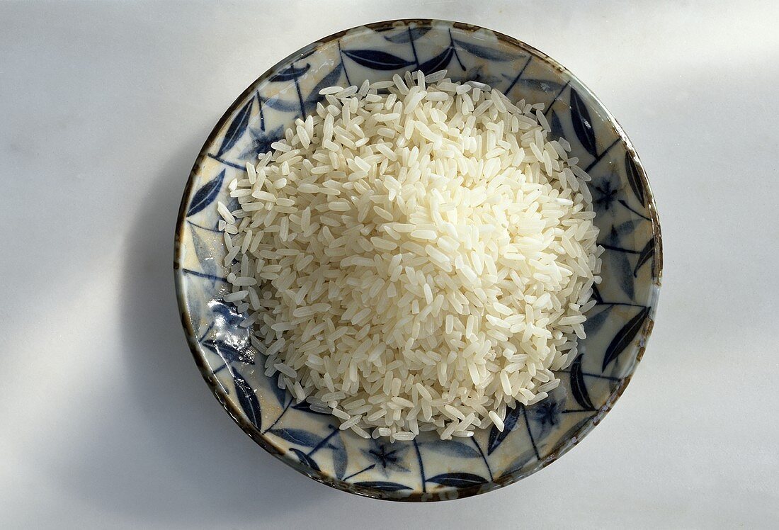 Long-grain Patna rice in a small bowl