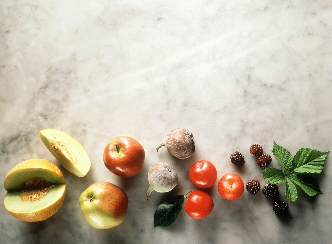 Brombeeren, Pflaumen, Feigen, Äpfel & Melone