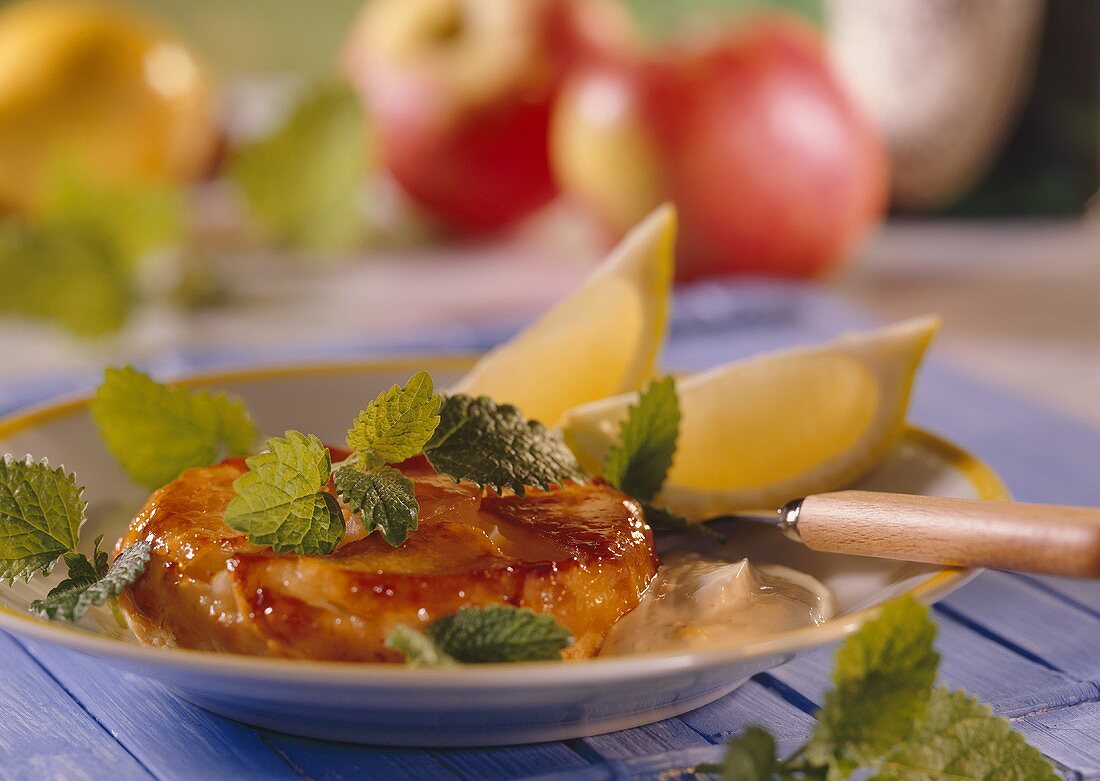 Mini-apple tart with lemon balm, lemons & lemon cream