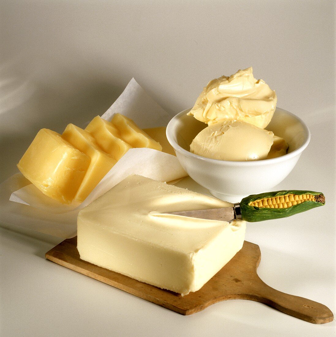 Verschiedene Streichfette: Butter, Margarine