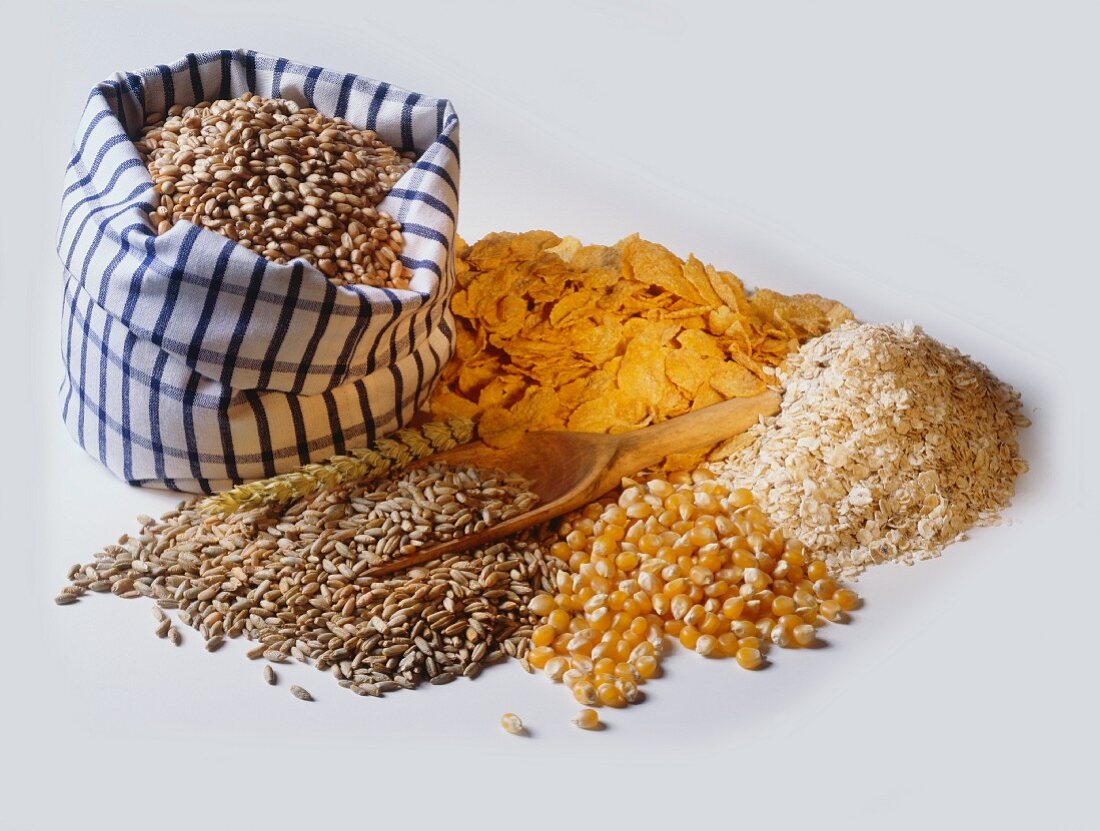 Types of cereal, cornflakes, oat flakes & grains of corn