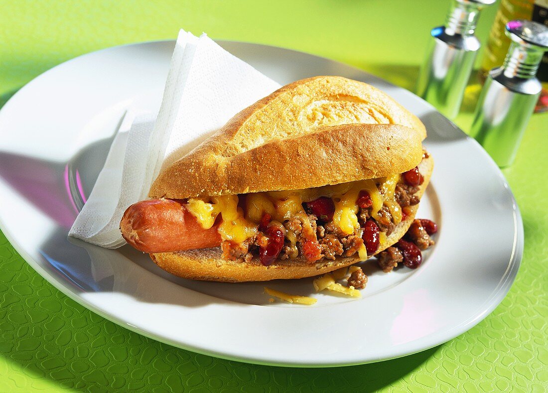 Chili dogs (spicy hot dogs with beans, mince and cheese)