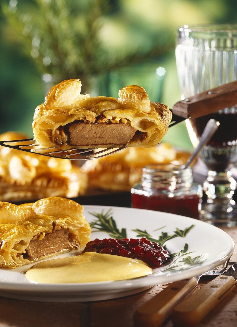 Venison medallions in puff pastry with cranberries