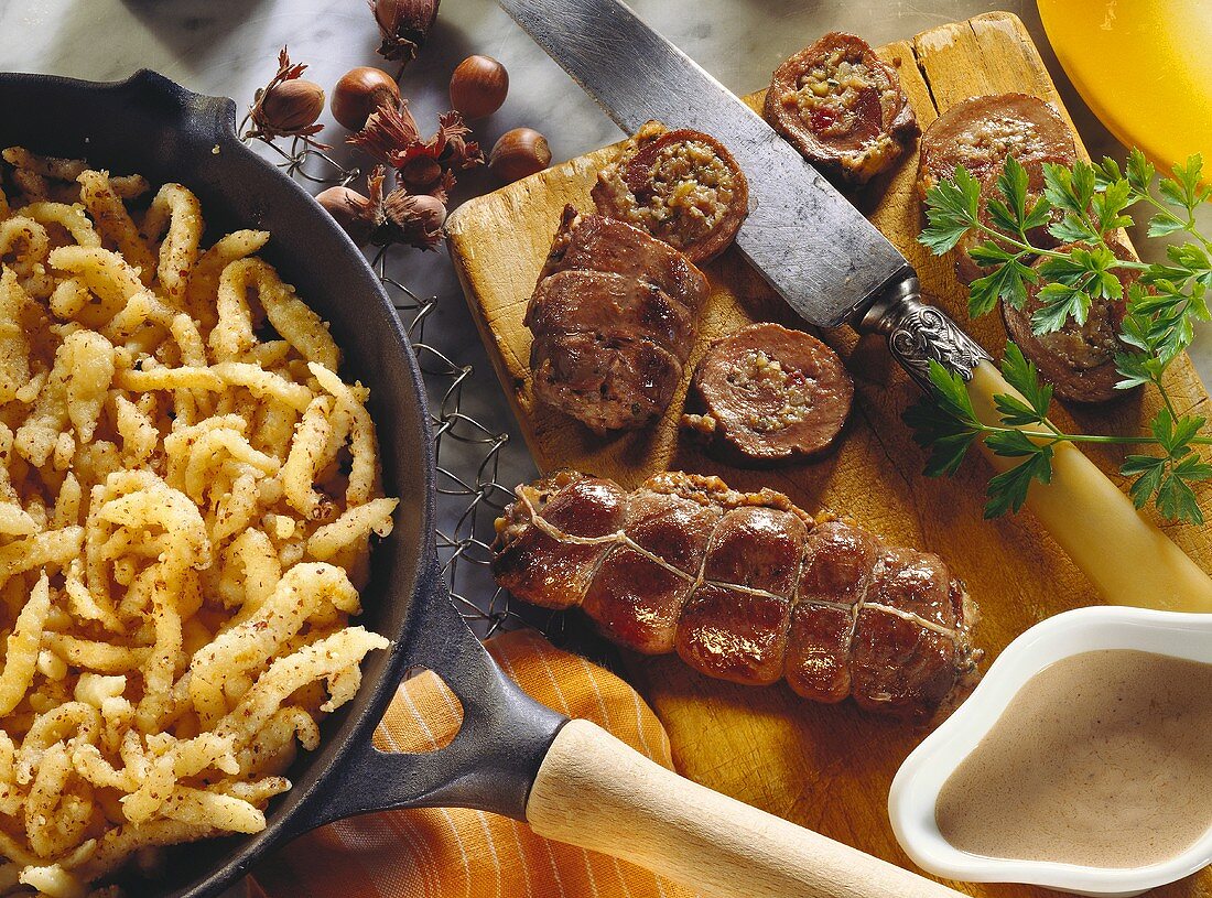 Gefülltes Wildhasenfilet mit Haselnuss-Spätzle