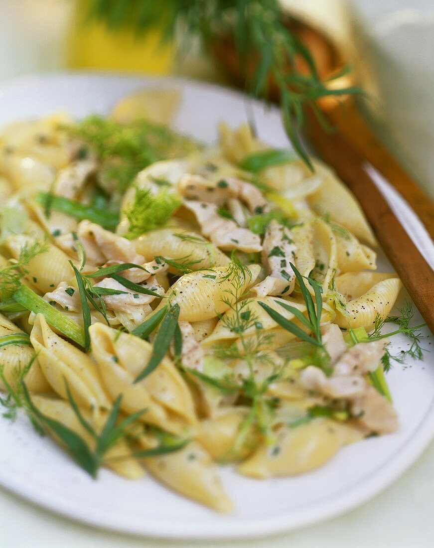 Pasta mit Forellenfilet, Fenchelsauce & Estragon