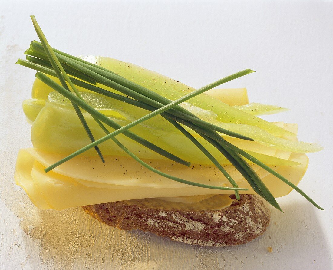 Cheese sandwich with green pepper and chives
