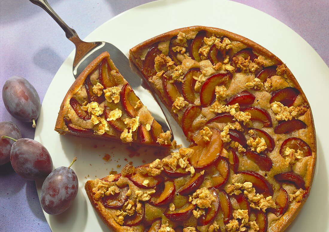 Plum tart with nuts