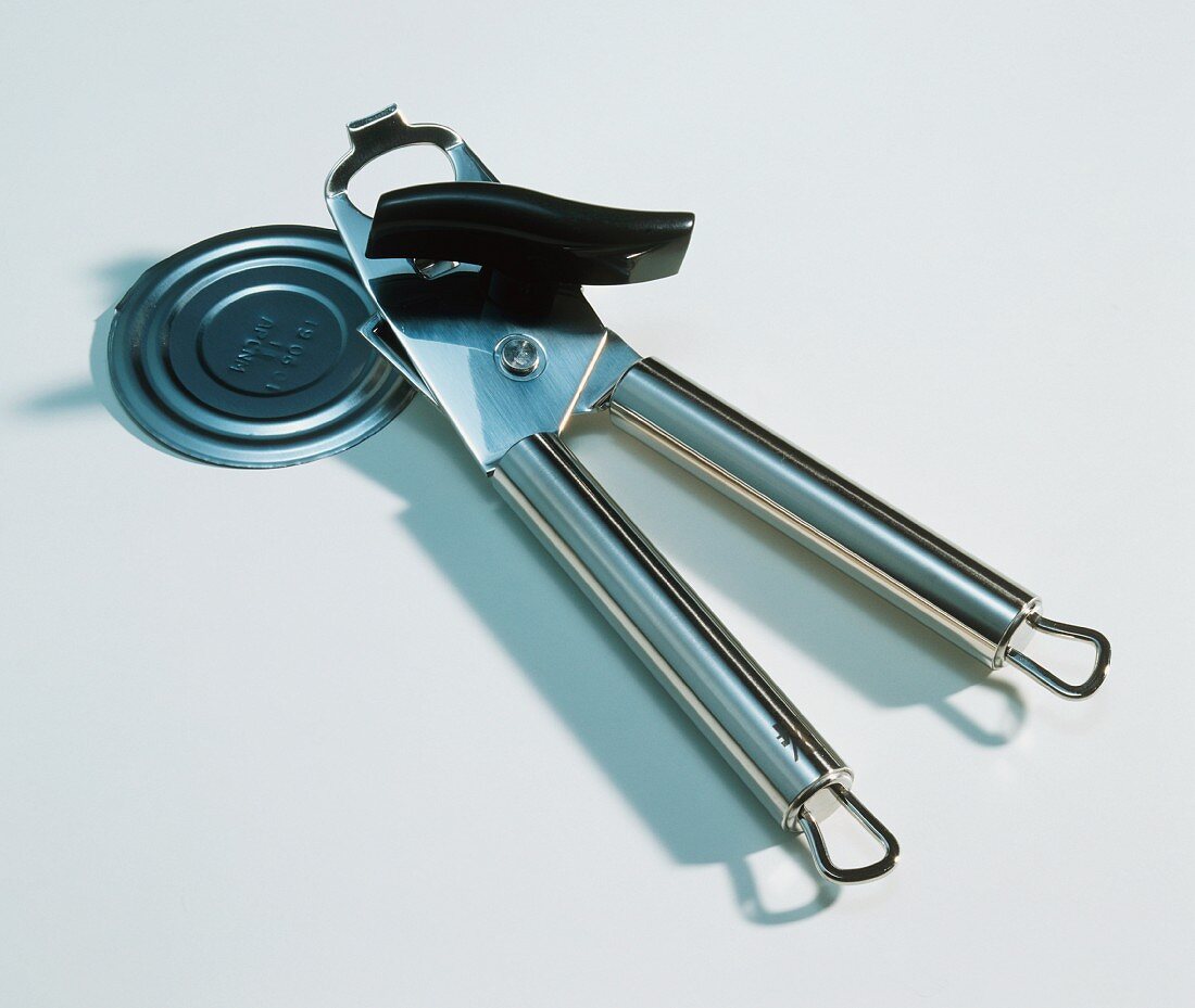 A tin opener with a tin lid