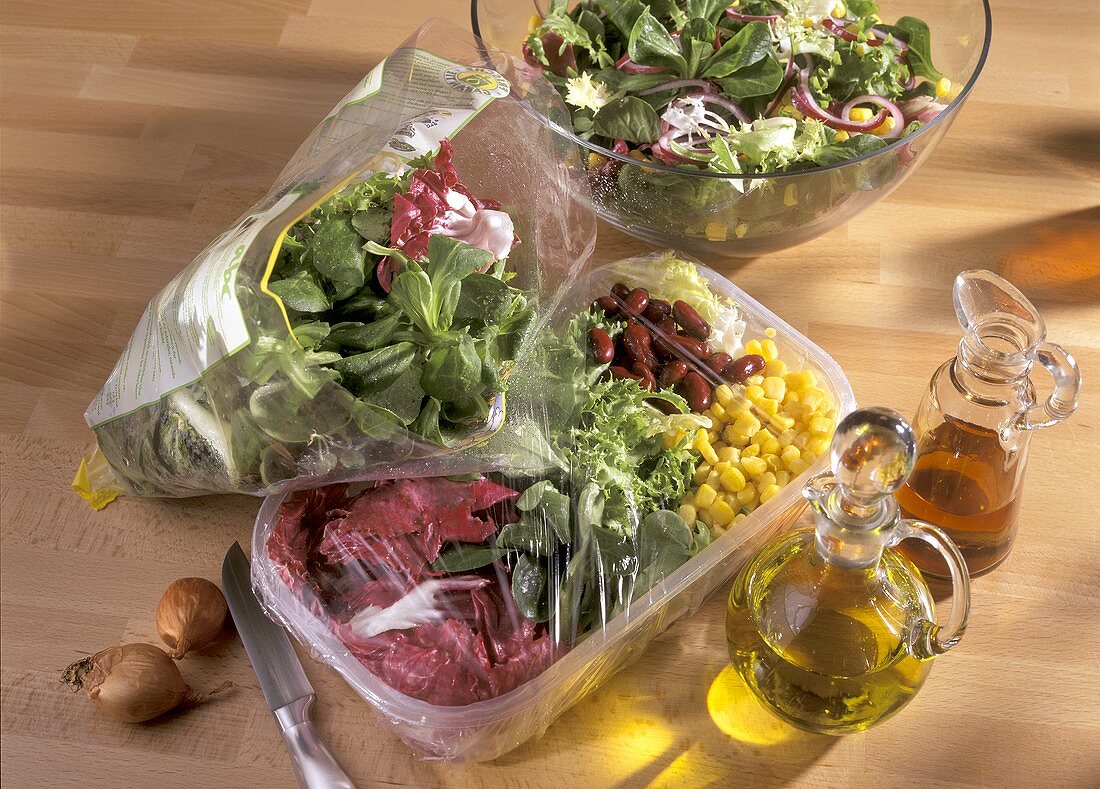 Salatmischungen im Beutel & Plastikschale, Salat in Schüssel