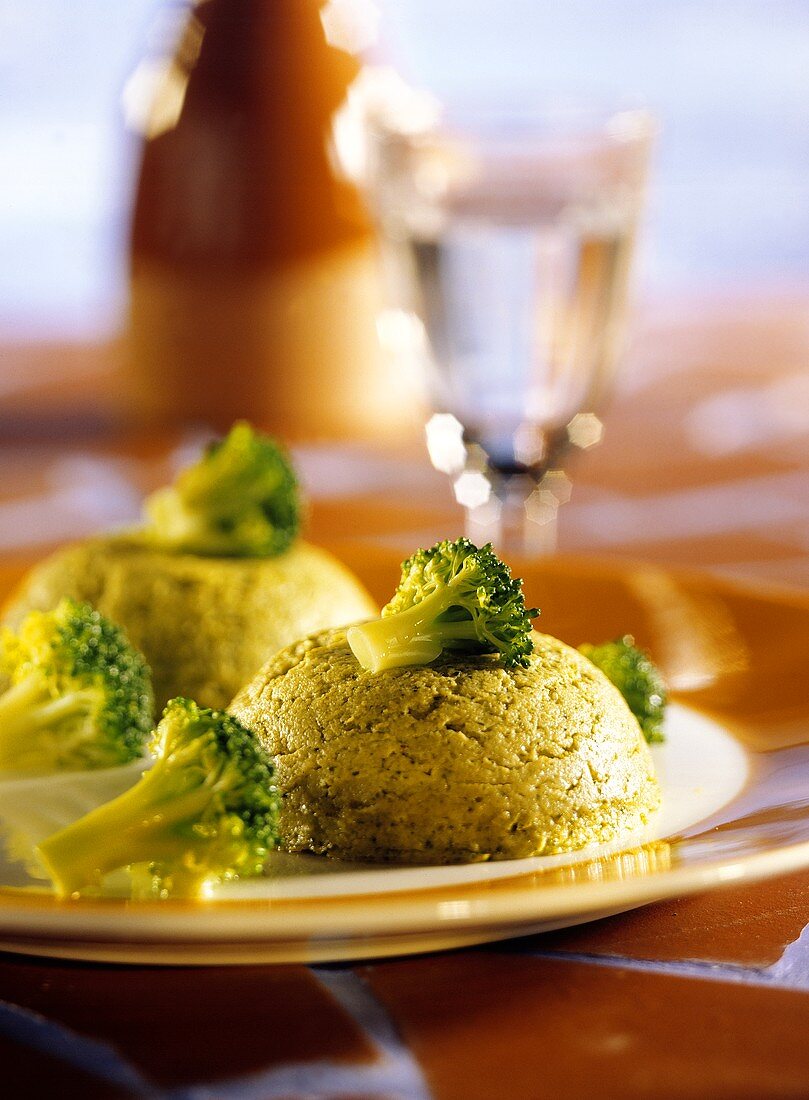 Feiner Broccoliflan mit ganzen Broccoliröschen