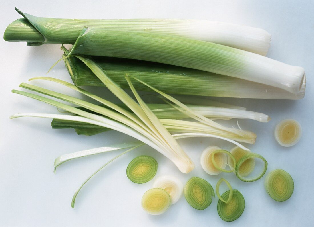 Several leeks, whole, cut open and in rings