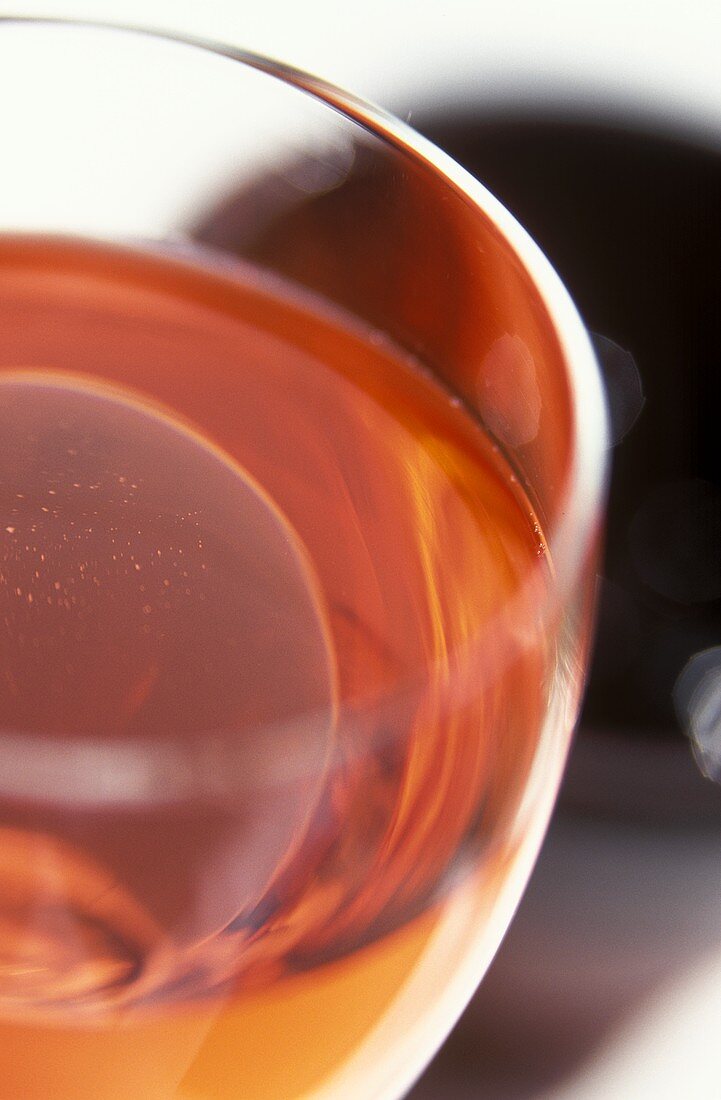 Rosewein in einem Glas