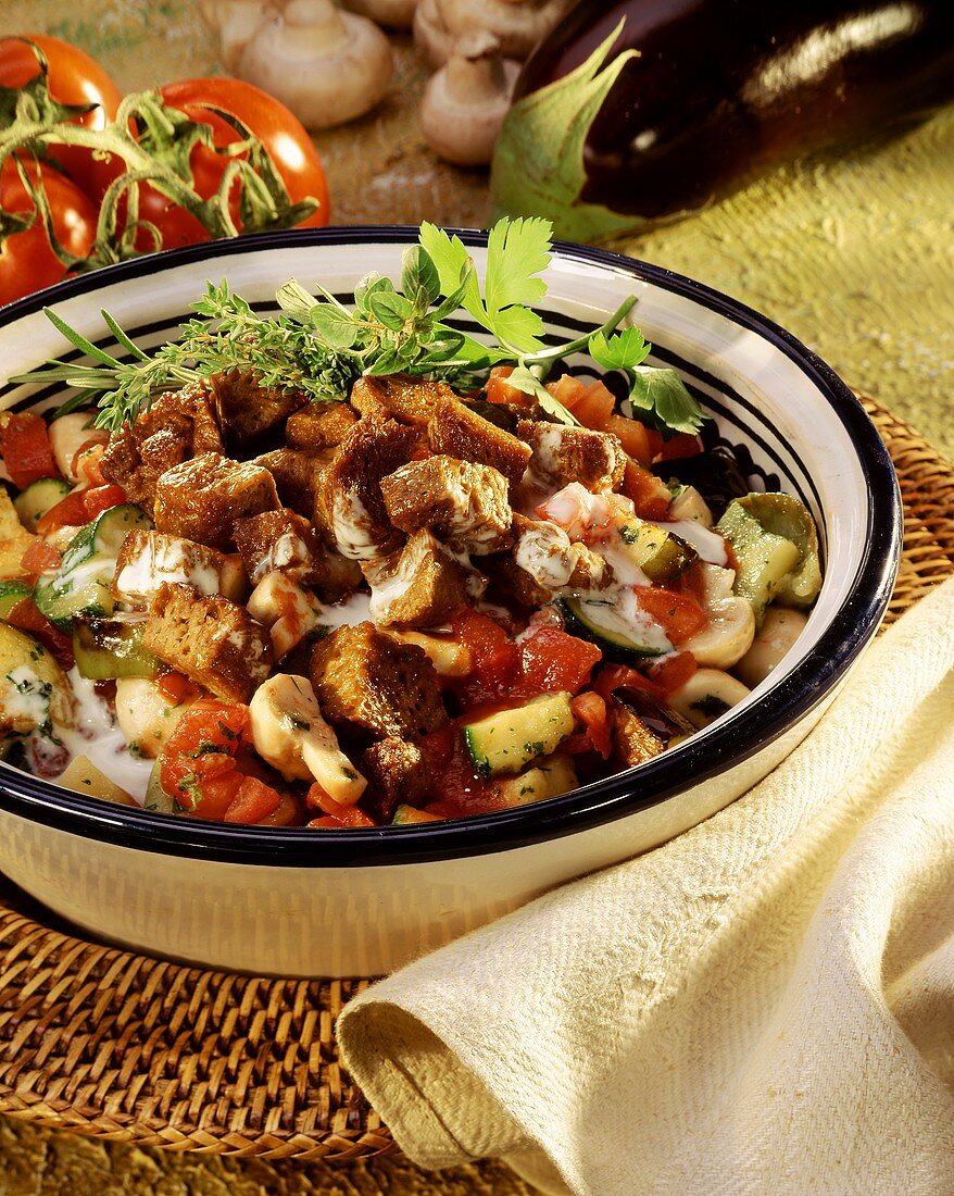 Pan-cooked vegetable dish with fried seitan (wheat protein)