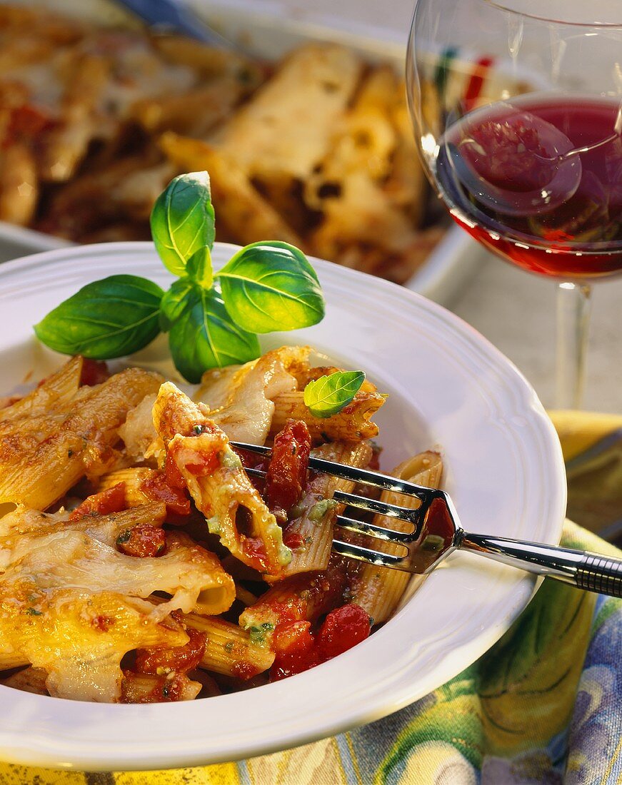 Pasta gratinata al pesto (Überbackene Tomaten-, Pestonudeln)