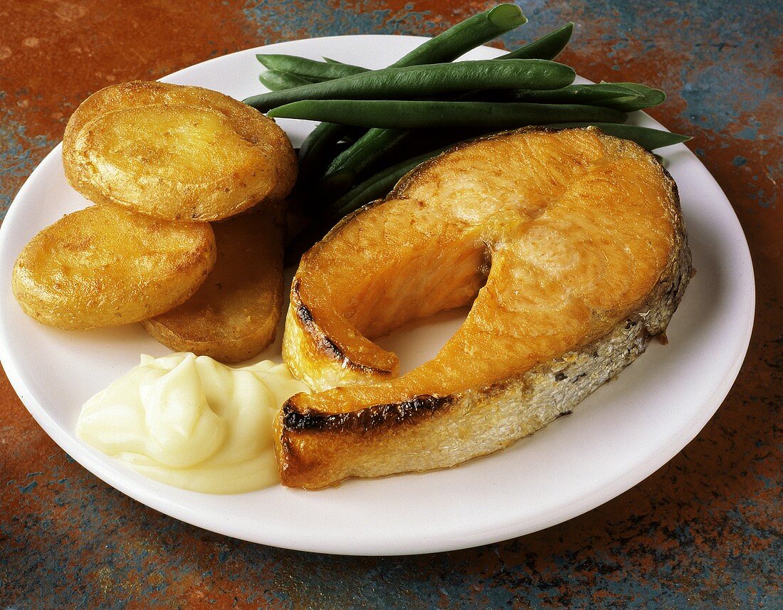 Grilled Salmon Steak with Sliced Fried Potatoes and Green Beans