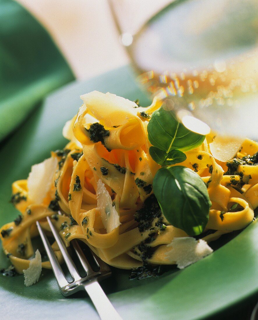 Tagliatelle al pesto (Ribbon pasta with pesto & Parmesan)