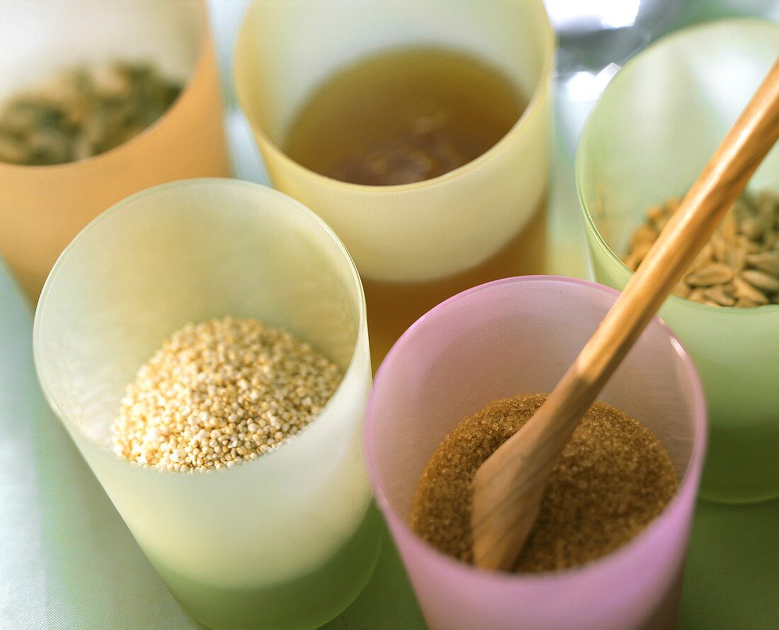 Cereals, cane sugar, bread drink etc in pots (basic foods)