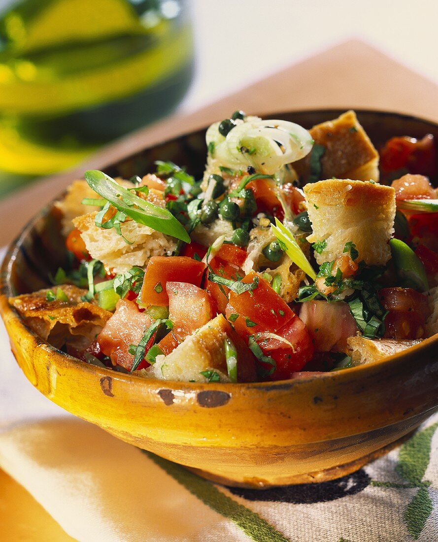 Panzanella (bread salad with tomatoes, onions and capers)