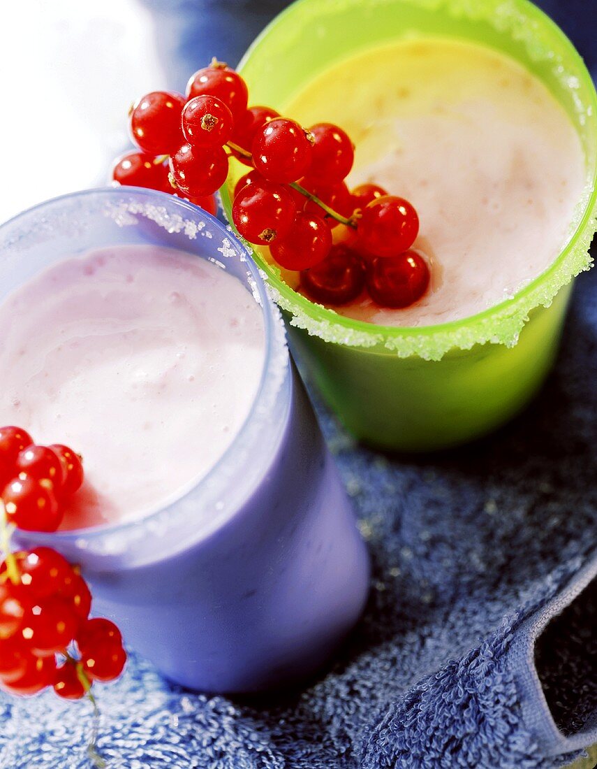 Melon shake with redcurrants in glasses on towel
