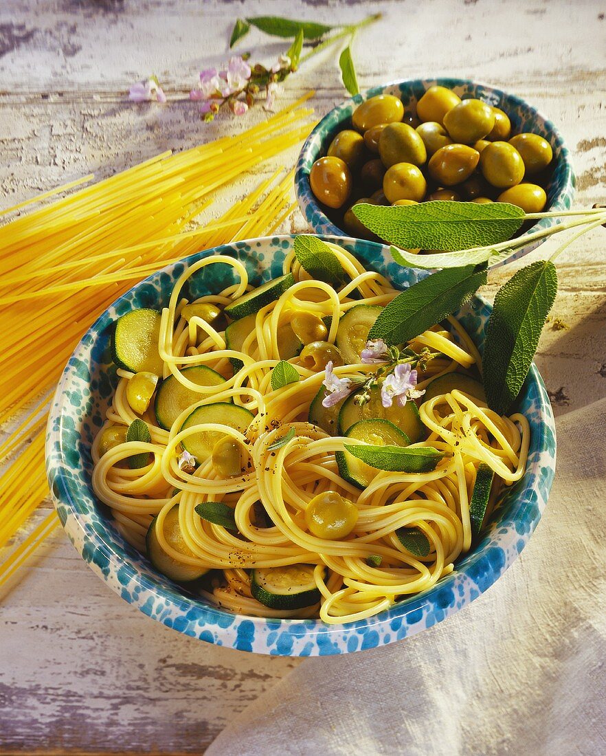 Durum wheat spaghetti with courgettes, green olives & sage