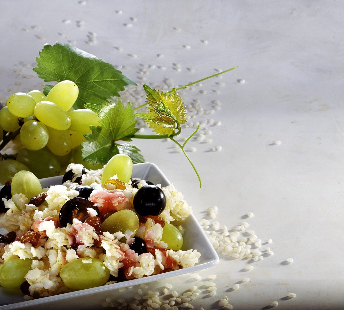 Reismüsli mit Trauben, Rosinen und Sirup