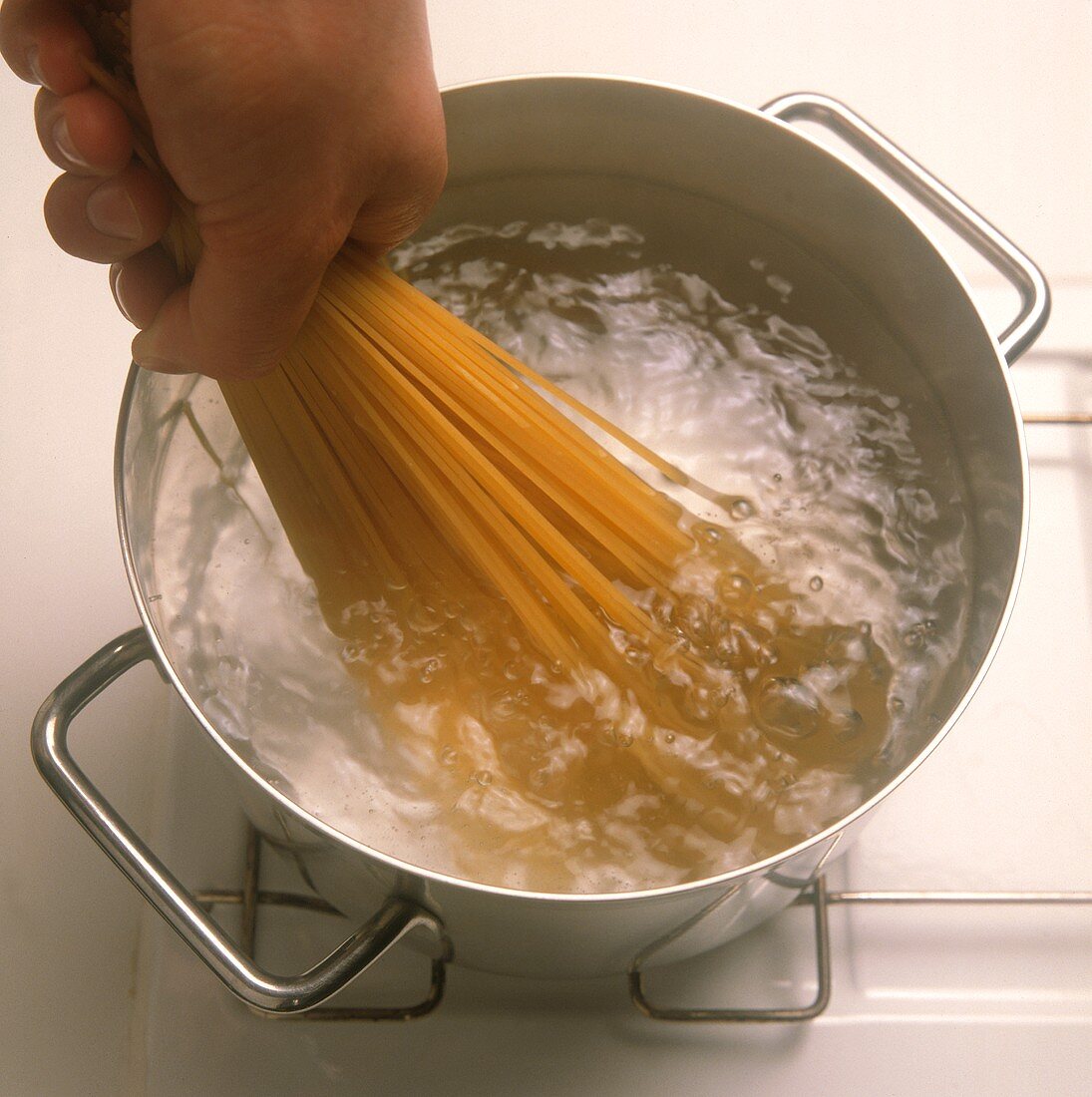 Cooking spaghetti