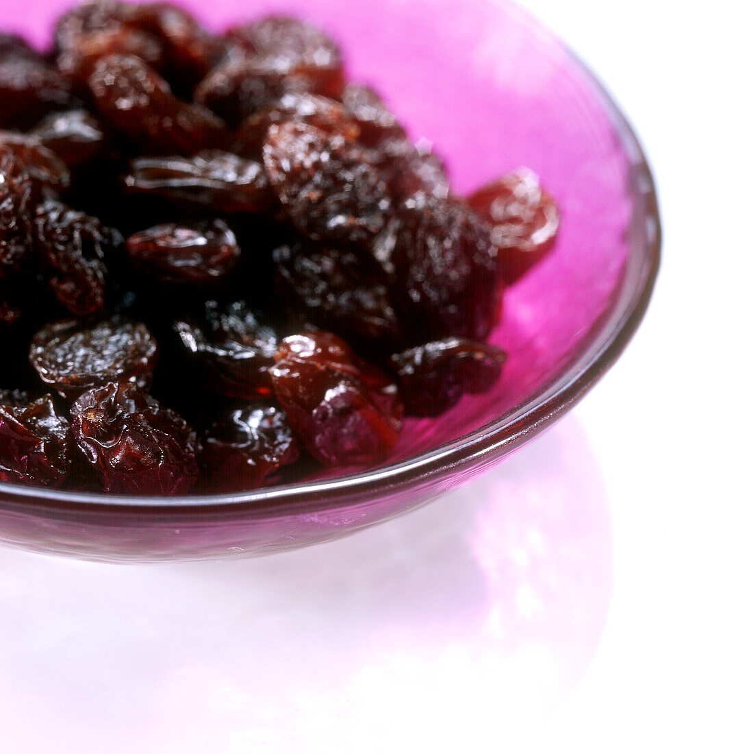 Raisins in bowl