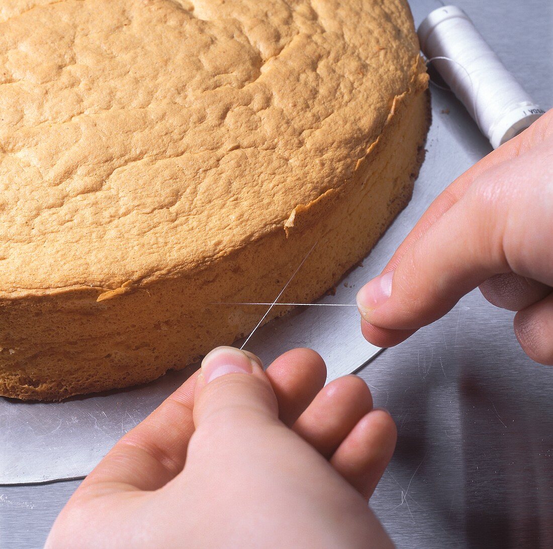 Cutting through cake base with a thread