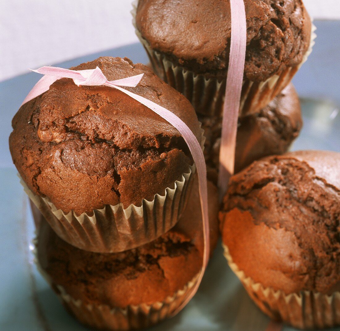 Chocolate muffins with bow