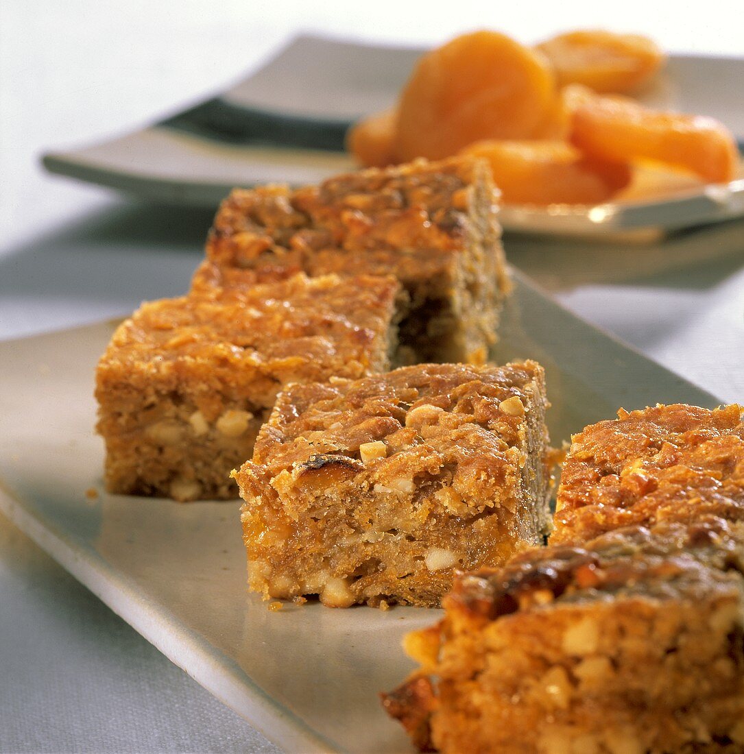 Apricot bar with almonds