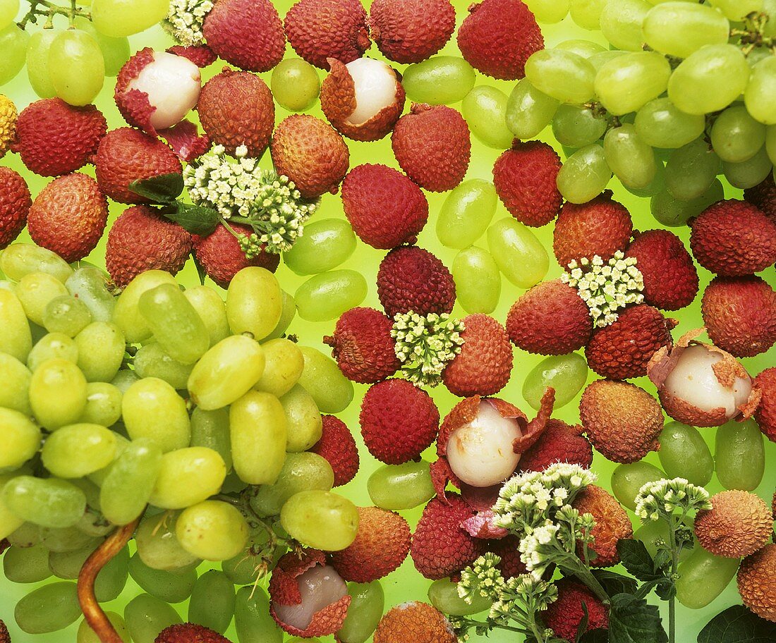 Green grapes and lychees with flowers in among