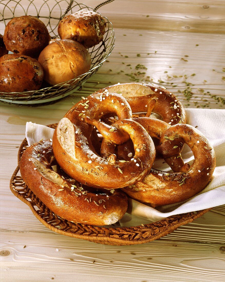 Wholemeal salt pretzels in bread basket