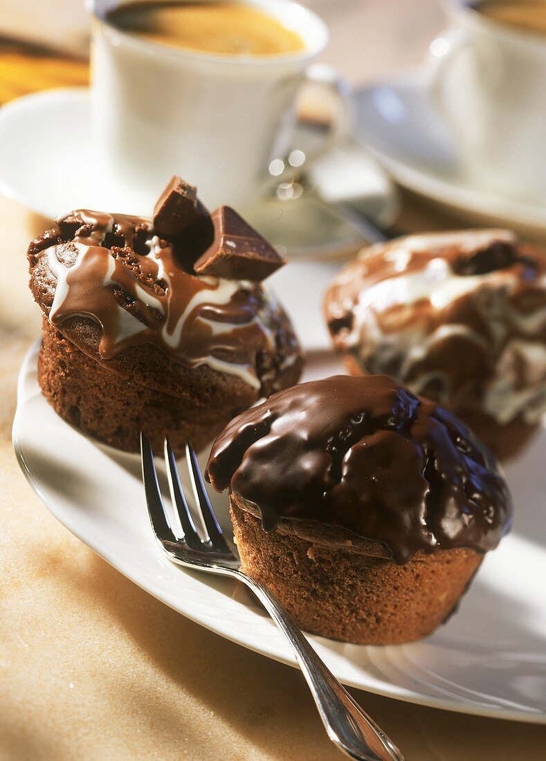 Schweizer Schokolade-Muffins und Wiener Sacher-Muffins