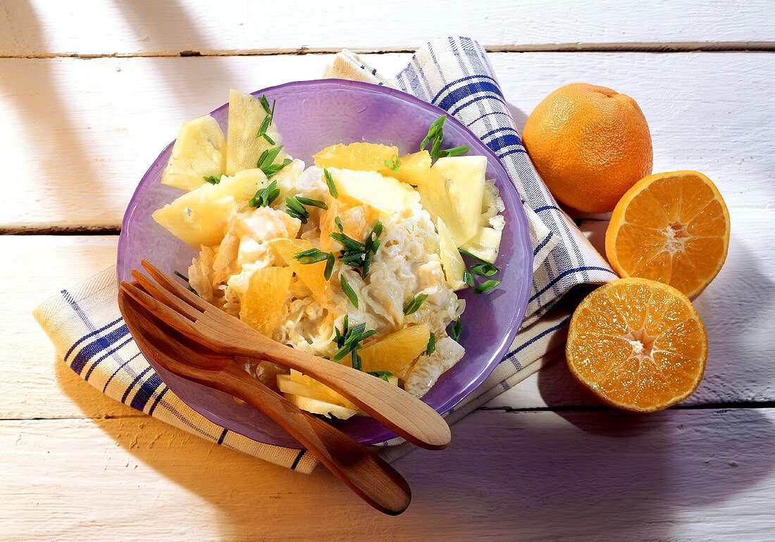 Sauerkrautsalat mit Ananas und Mandarinen