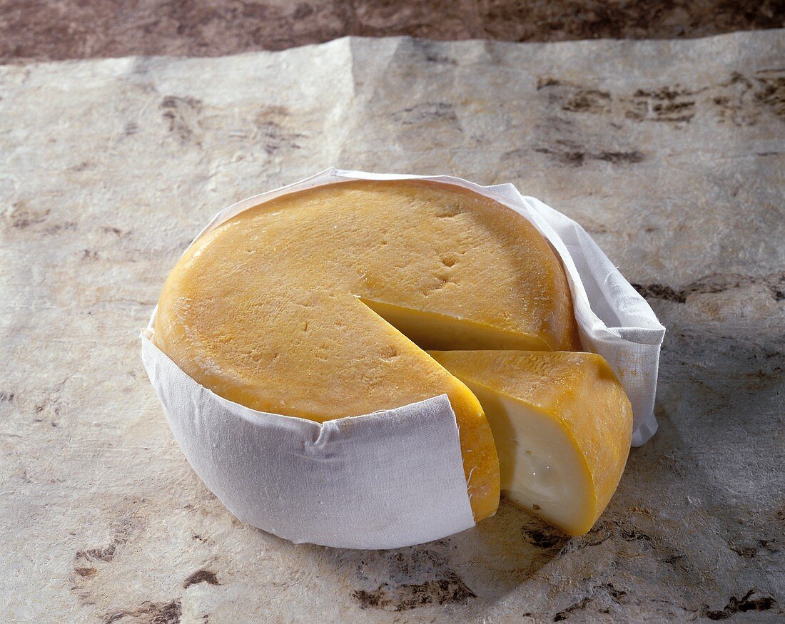 Portuguese slicing cheese Queijo Serra da Estrela