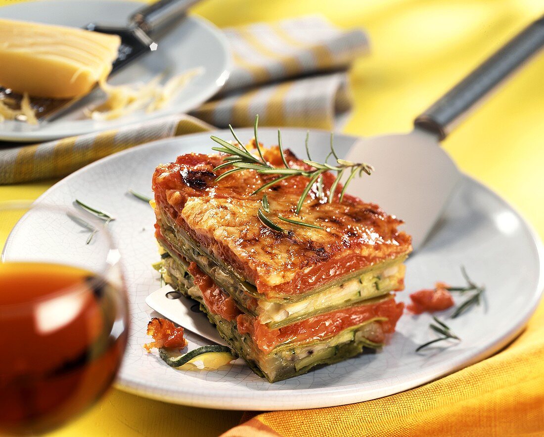 Green lasagne with tomatoes, mushrooms and rosemary 