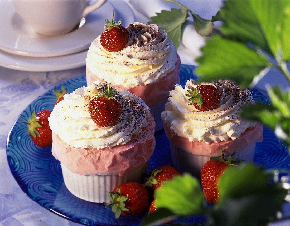 Iced strawberry soufflés with cream and fresh strawberries