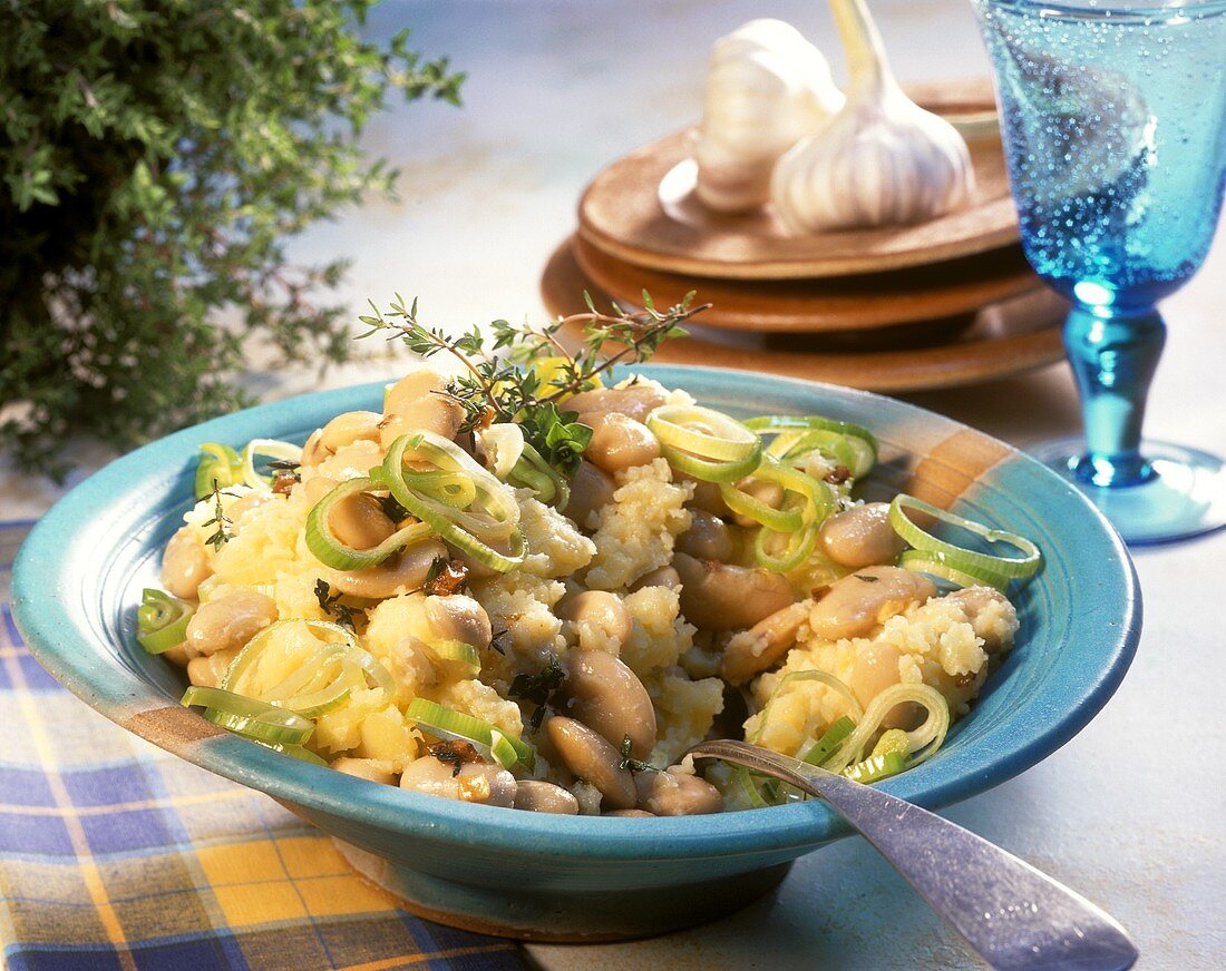 Mashed potatoes, beans with thyme and leeks