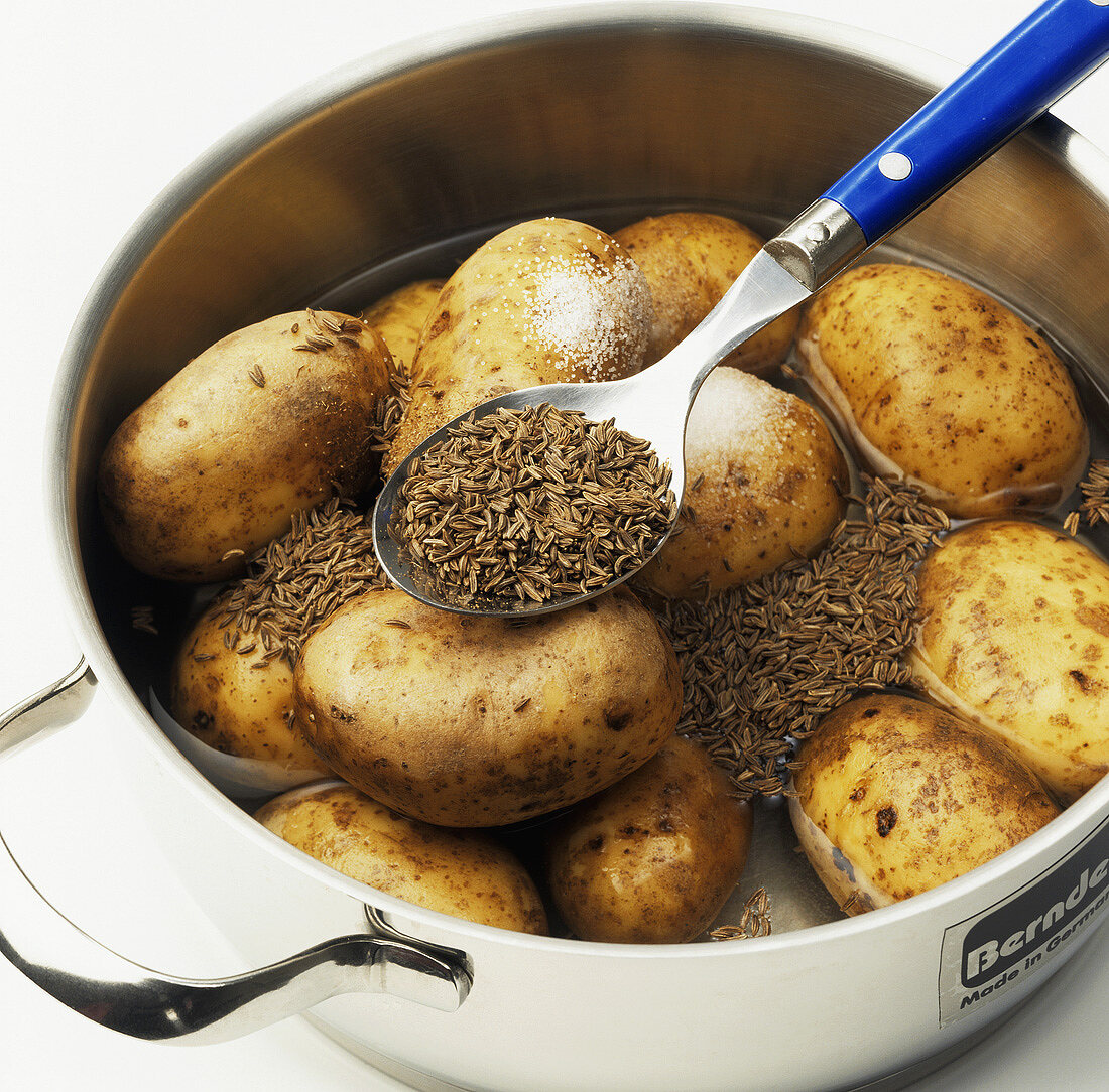 Cooking caraway potatoes