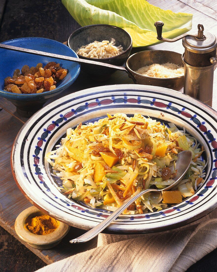 Pan-cooked cabbage dish with rice, pumpkin and raisins