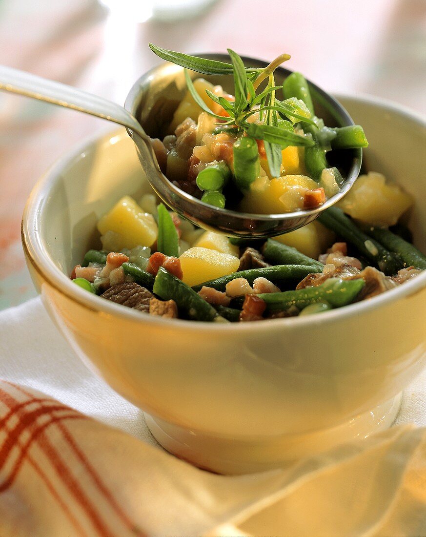 Green bean stew with lamb, potatoes and bacon