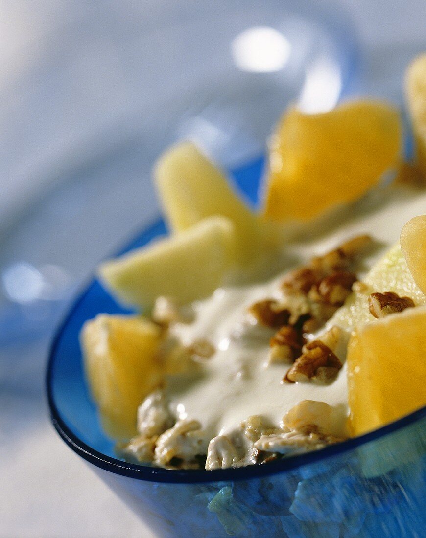 Fruity winter muesli with yoghurt and nuts