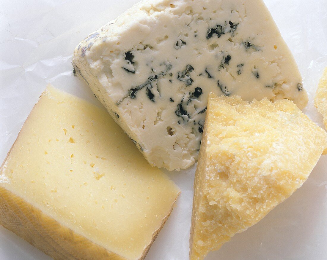 Parmesan, Manchego and blue cheese and flavourings