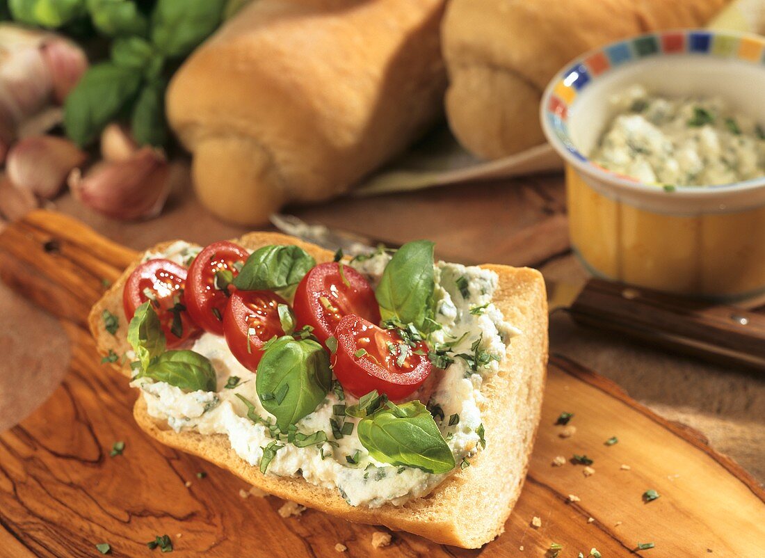 Baguette with sheep's cheese, tomatoes and basil