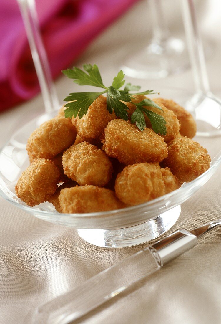 Deep-fried shrimp balls in a glass bowl – License Images – 220322 StockFood