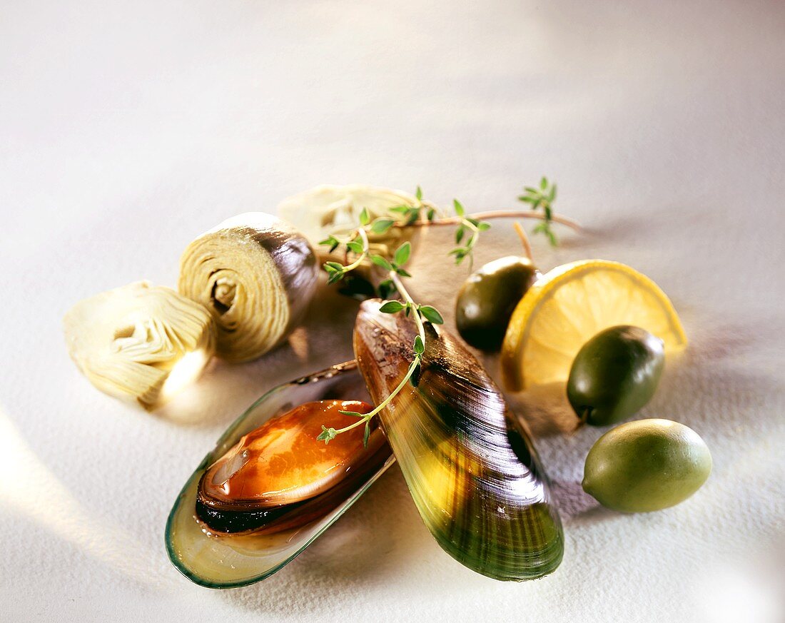 Mussels with olives, artichokes and lemon